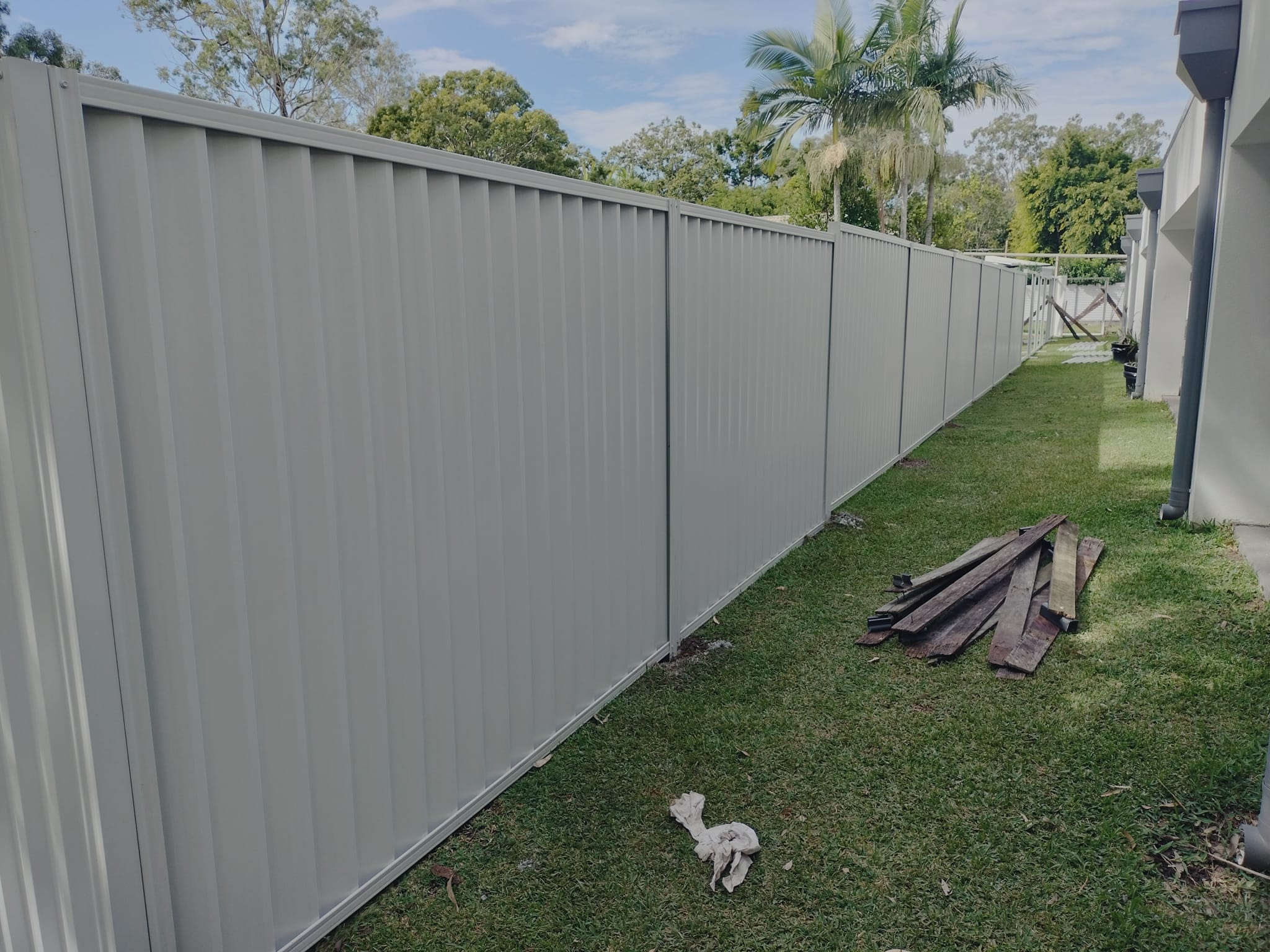 Colorbond fencing installation